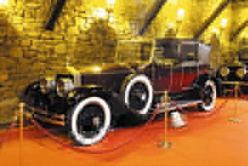 Museo de coches antiguos y clasicos de Torre Loizaga 