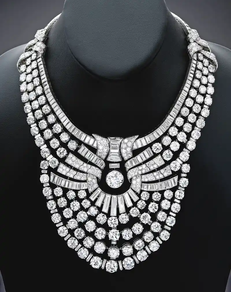 Collar de 673 diamantes de la reina Nazli