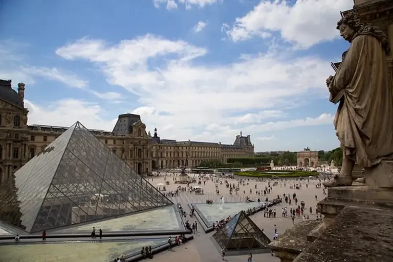 El robo de las Joyas de la Corona del Louvre